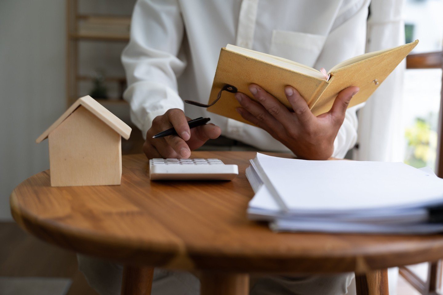 Why is it important to be part of an association as a real estate agent