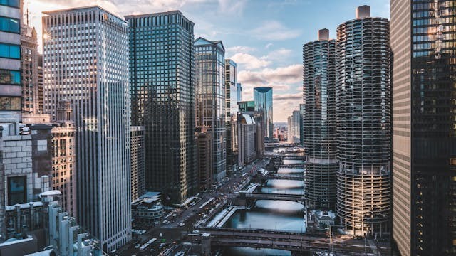 Why-Some-Chicagoans-Are-Skipping-the-City-and-Buying-in-the-Ring-Towns-Instea_20250506-151514_1