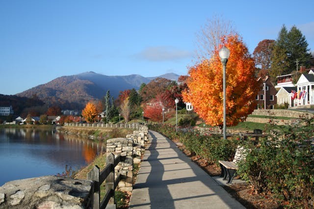 Finding-North-Carolina-Communities-Off-the-Beaten-Path-Before-You-Move