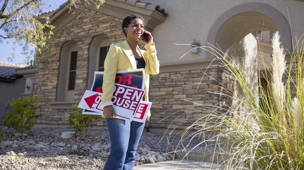 Redfin launches program to help professionals enter real estate